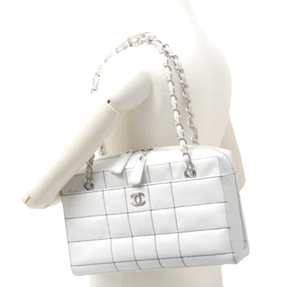 💯AUTH CHANEL RARE VINTAGE CHOCOLATE BAR WILD STITCH WHITE SHOULDER EUC 🤩 - Picture 4 of 9